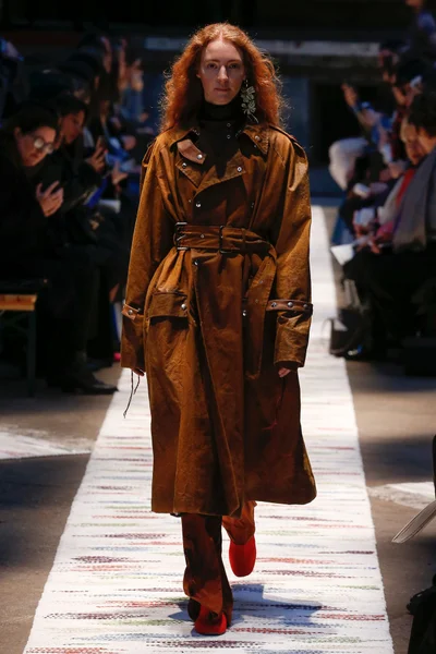 Look 18